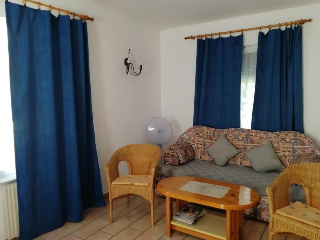 Feszek Apartmanhaz 沃尼奥尔茨沃什海吉 外观 照片