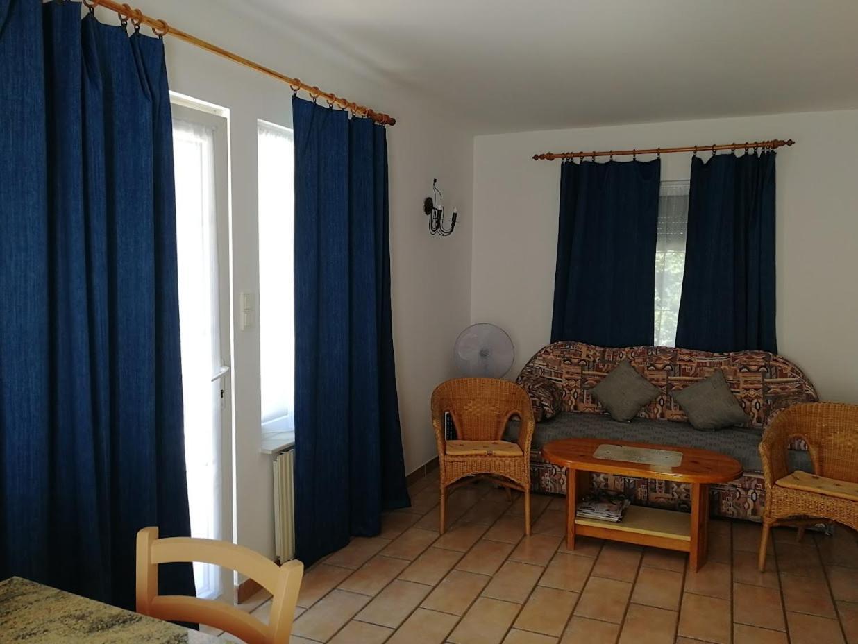 Feszek Apartmanhaz 沃尼奥尔茨沃什海吉 外观 照片