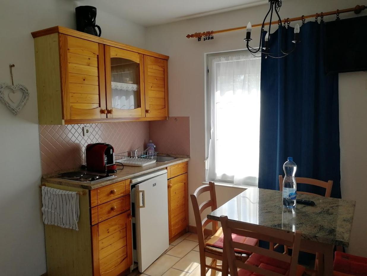 Feszek Apartmanhaz 沃尼奥尔茨沃什海吉 外观 照片